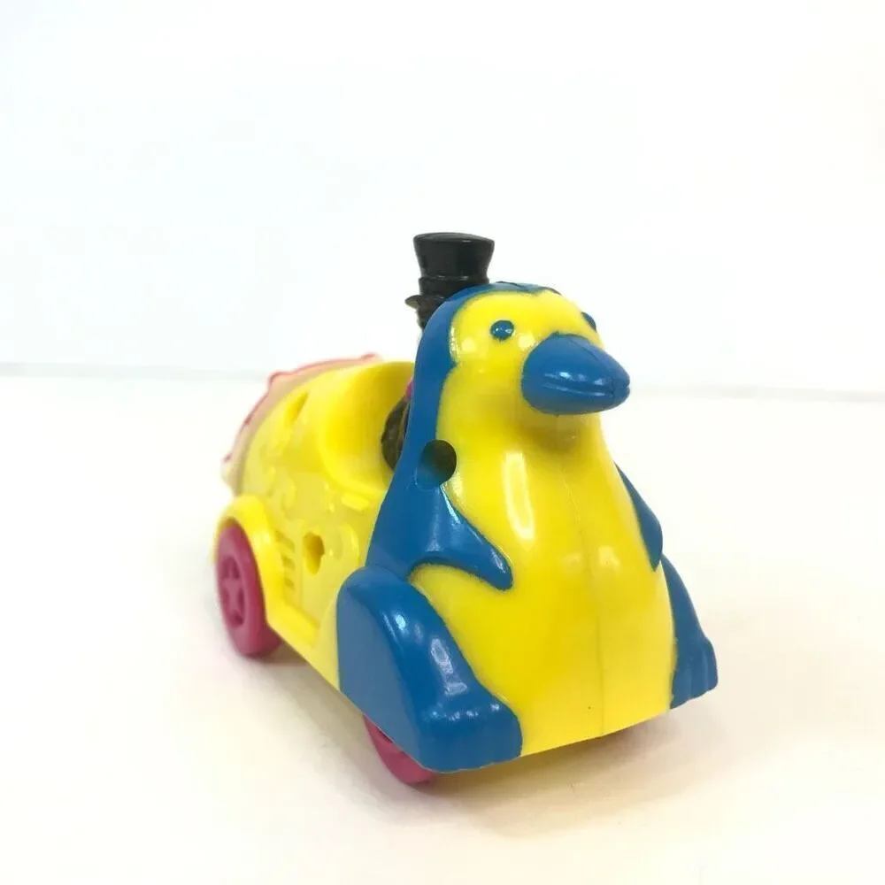 Vintage 1991 DC Comics The Penguin Batman Toy Car Figure‎ Yellow Blue Umbrella